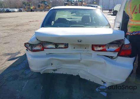 2000 Honda Accord 2.3 Lx from USA, damaged, VIN 1HGCG6653YA081002